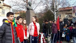Дупничани преклониха глава пред паметта и делото на Апостола