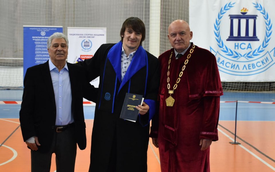 Европейски вицешампион взе диплома за магистър