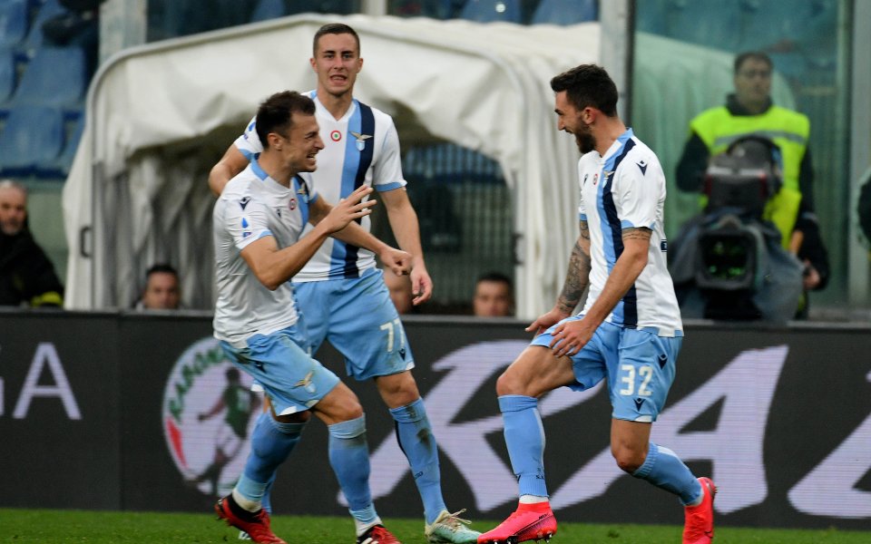 Президентът на Лацио Клаудио Лотито се опитва да накара играчите