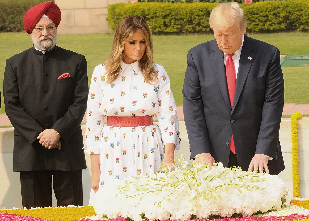 Доналд и Мелания Тръмп посетиха мемориала на Махатма Ганди