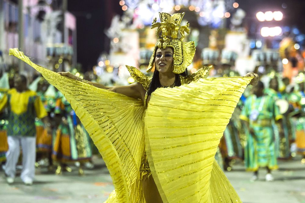 Много цвят, еротика и екзотика на карнавала в Рио