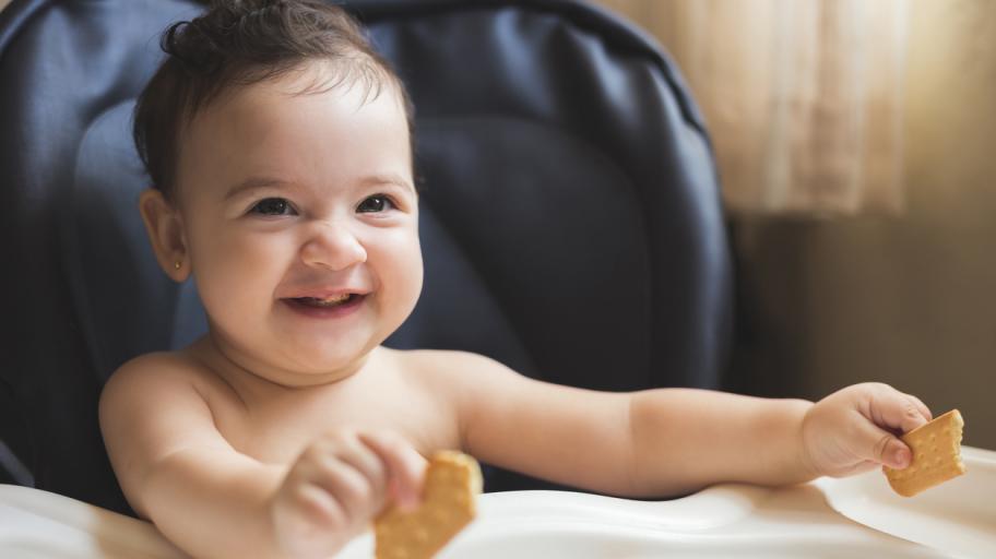Как да захранваме бебето на 11 месеца