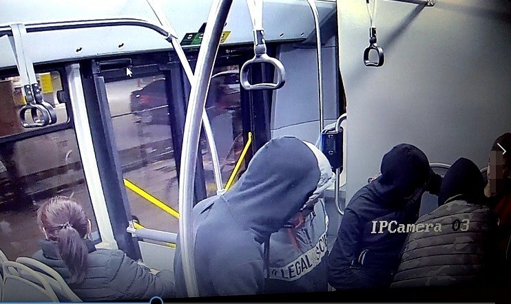 Хулиганите нападнали момче в градския транспорт1