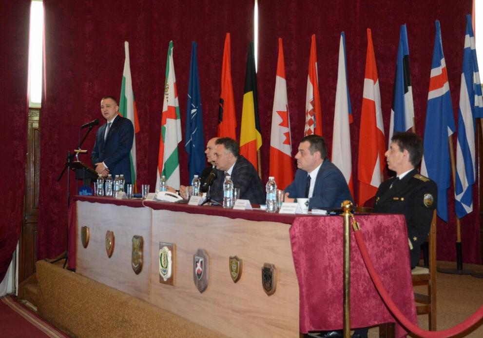Кметът Портних представи приоритетите на Варна пред ВМС