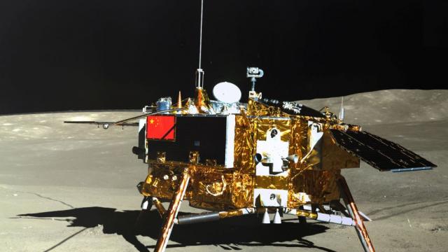 Луноходът „Юйту-2“ разкри тайните на обратната страна на Луната