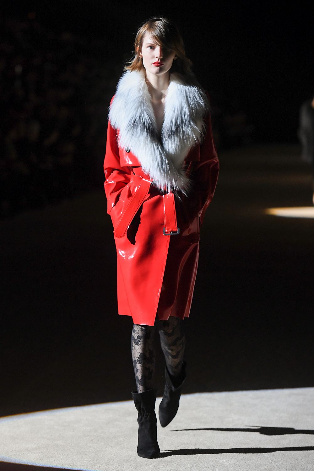 Модна къща Yves Saint Laurent показа колекцията есен/зима 2020-2021 г.