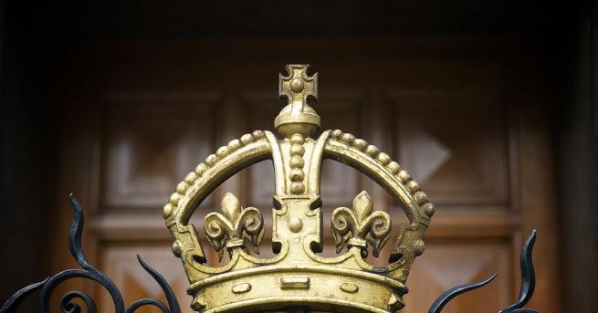 Историите и тайните свързани с живота на британските монарси и