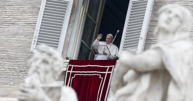 Папа Францискотмени планирано шестдневно духовно уединение на юг от Рим