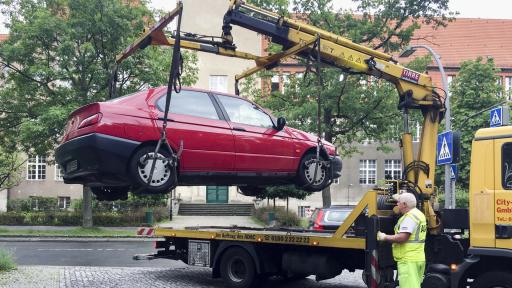  <p>Вдигането на коли от паяк &ndash; на ръба на закона</p> 