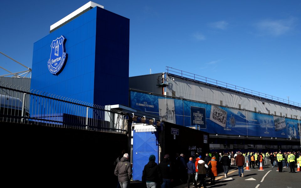 Кръгът в Англия вижда нов мач от елитния футбол, а