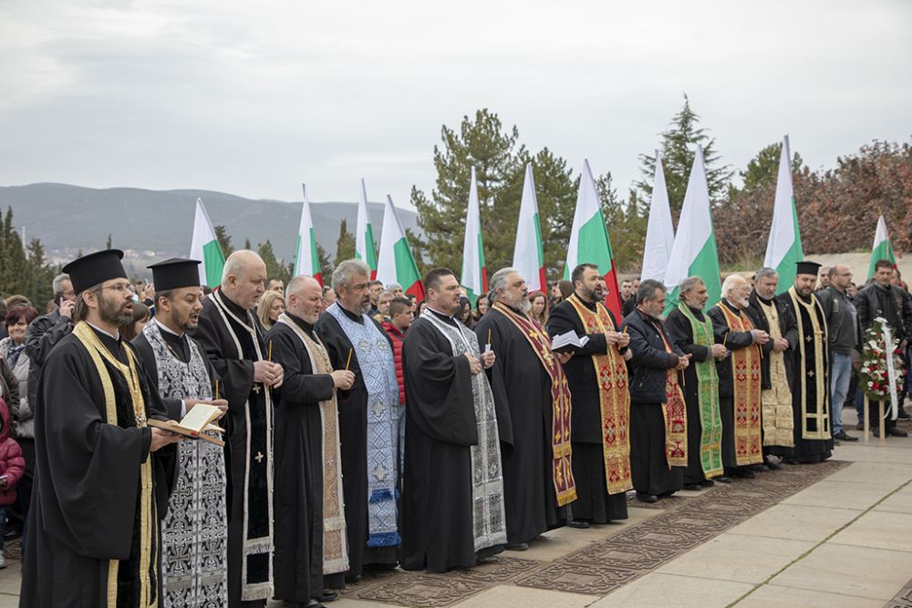 С цветя бяха отрупани всички паметници, посветени на Освобождението на Стара Загора