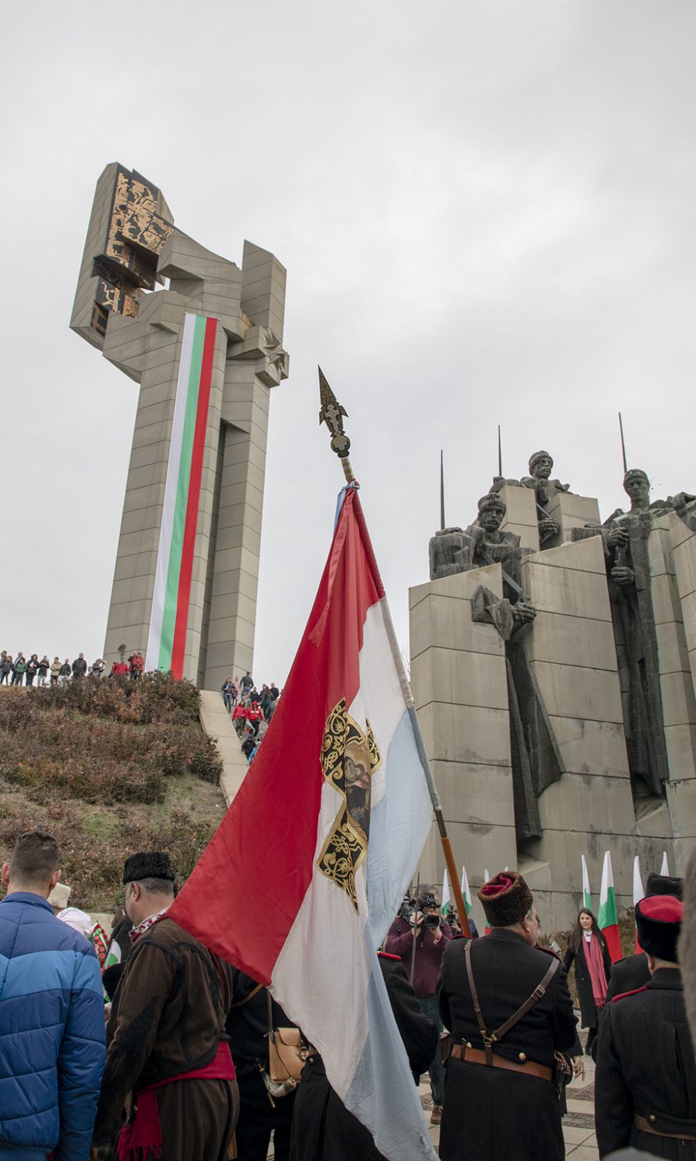 С цветя бяха отрупани всички паметници, посветени на Освобождението на Стара Загора