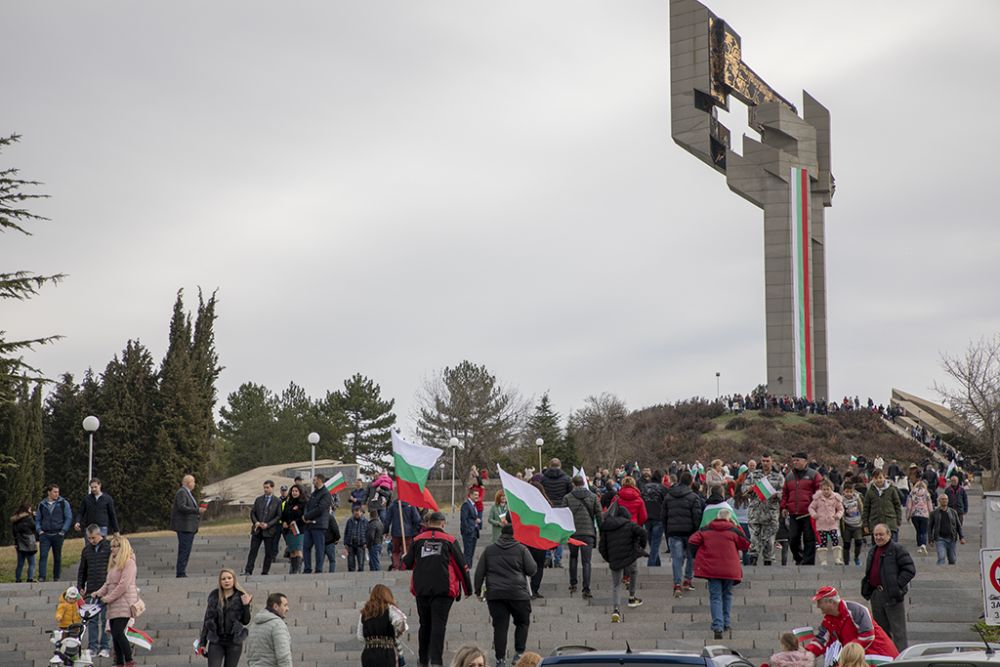 С цветя бяха отрупани всички паметници, посветени на Освобождението на Стара Загора