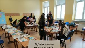 Студенти и ученици рисуват заедно бъдещето