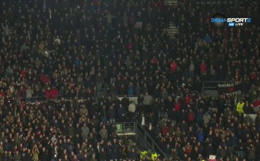 Феновете на Манчестър Юнайтед поздравиха подобаващо Уейн Рууни Бившият играч
