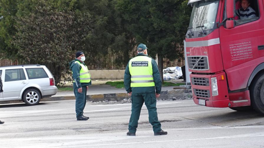  Шофьори на камиони блокираха Граничен контролно-пропусквателен пункт „ Кулата ” 