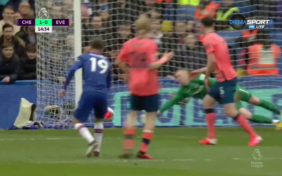 Челси откриха резултата в 14-ата минута срещу Евертън. "Сините" организираха