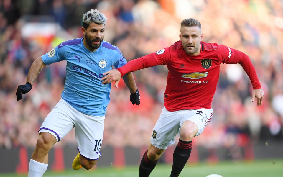 Отборите на Манчестър Юнайтед и Манчестър Сити играят при резултат