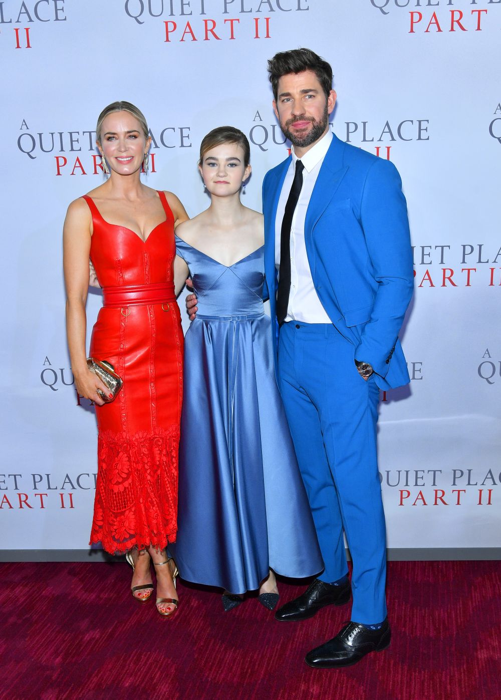 Емили Блънт избра червена кожа за последната си премиера