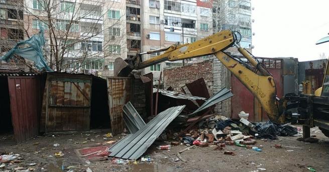 Събарят незаконни постройки в Столипиново предаде репортер на От тях пет