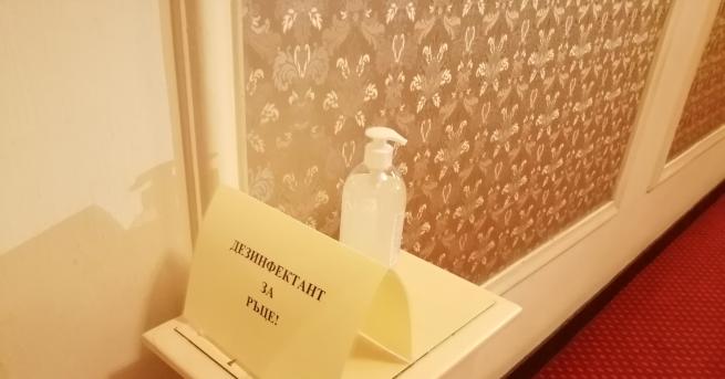 Пазете се зараза Журналисти такава табела днес много липсваше