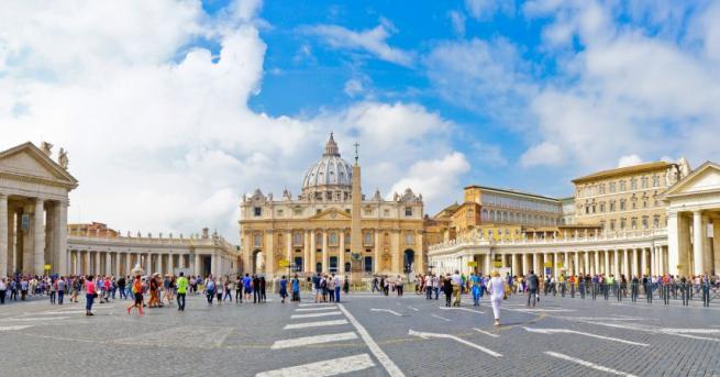 Площад Свети Петър в Рим няма да бъде украсен с