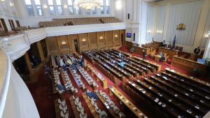 парламент гласуване