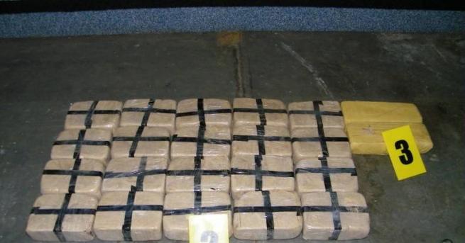 Българин беше задържан при опит да пренесе 10 кг хероин