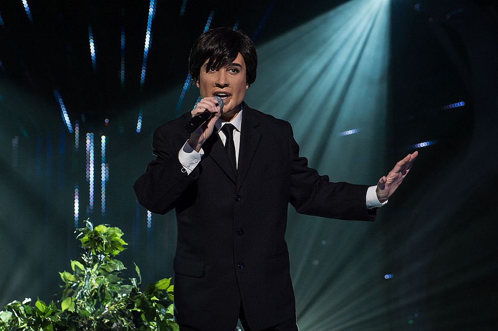 Луна като Емил Димитров