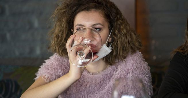 Лекари съветват да не дезинфекцираме тялото си с алкохол по