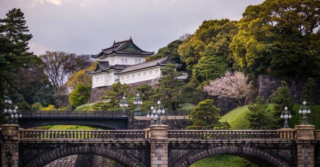 Дворецът в центъра на Токио е официалната резиденция на Акихито