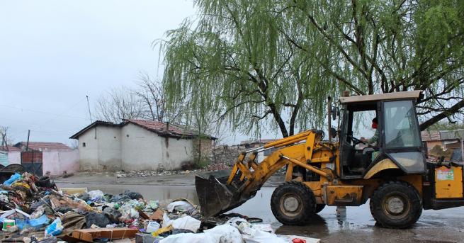 Близо 50 тона отпадъци от нерегламентирани сметища в Столипиново“ са