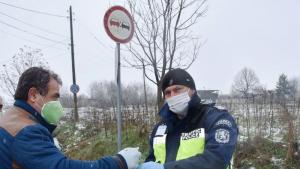 Разград полиция топли напитки