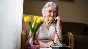 Гореща телефонна линия за пенсионни консултации пусна Националният осигурителен институт