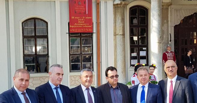 Деветимата народни представители от Националния фронт за спасение на България
