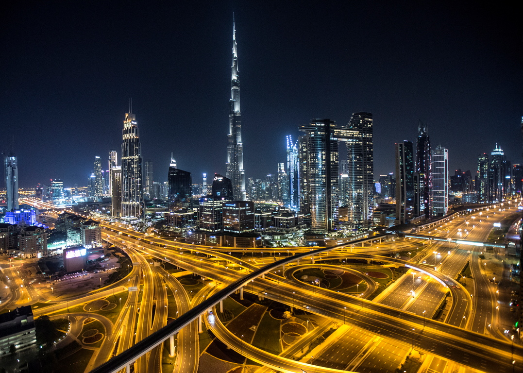 <p>Безлюдните улици на Дубай, Обединени арабски емирства</p>