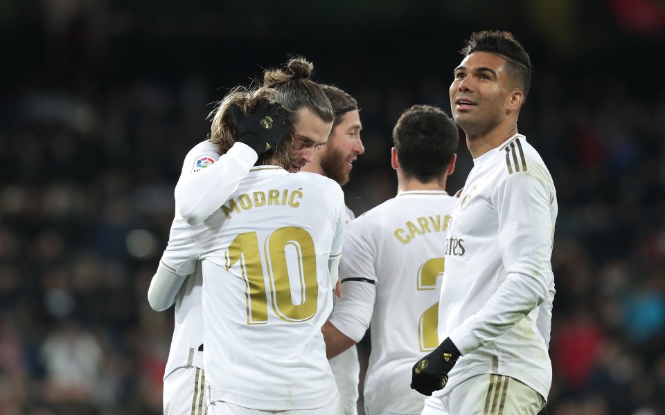 Футболът по света, с изключение в Беларус, е спрял, но