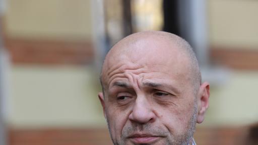  <p>Правителството с нови ограничения за справяне с кризата</p> 