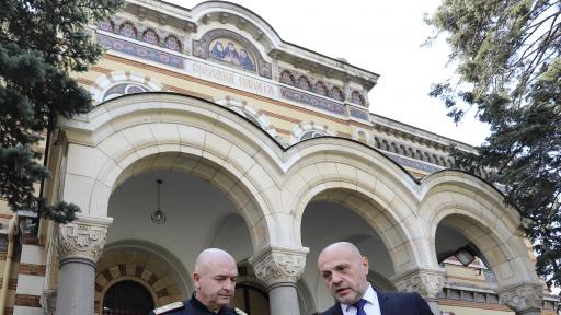  В Синодалната палата се организира среща сред вицепремиера Томислав Дончев, ген. Венцислав Мутафчийски и Св. Синод на БПЦ-БП. 