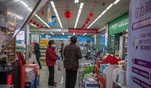 Китай затвори цял град заради трима заразени с коронавирус