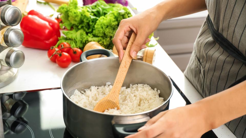 Рецепта с ориз, която да приготвите с продуктите от килера