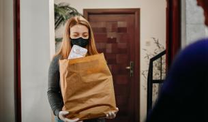 Безплатна платформа свързва възрастни и хронично болни хора с доброволци