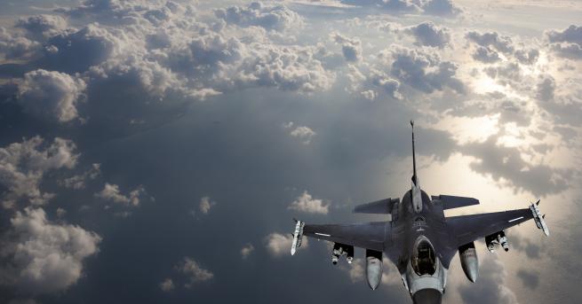Свят Пентагонът обави договора за производство на F-16 за България