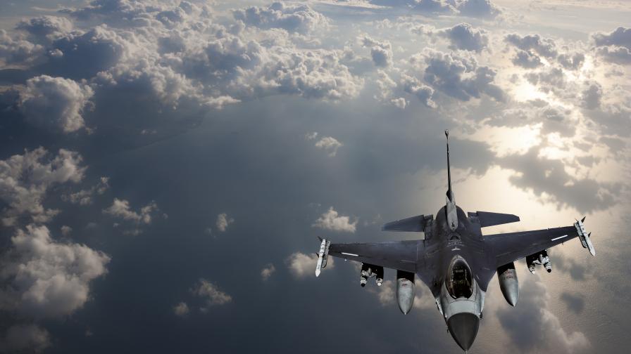 Пентагонът обави договора за производство на F-16 за България