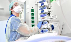 СЗО: В света не достигат 5,9 милиона медицински сестри