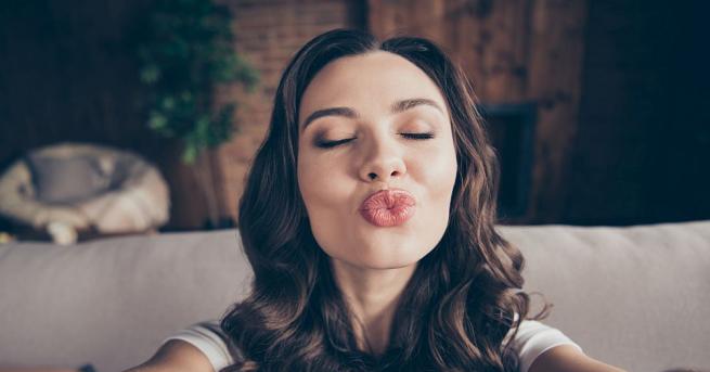 Това е просто целувка изпратена чрез видео обаждане на таблета