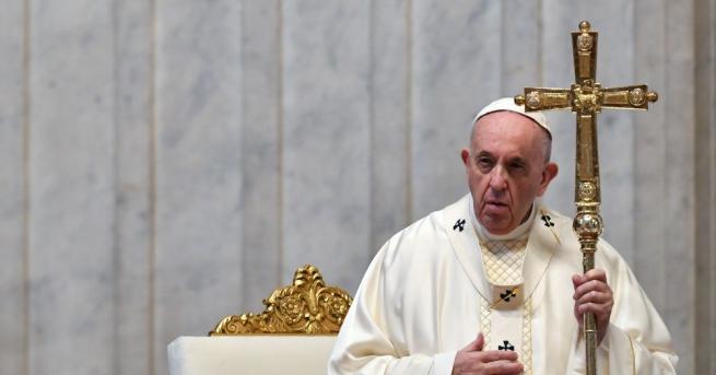Папа Франциск сравни здравните работници, починали в пандемията от COVID-19,