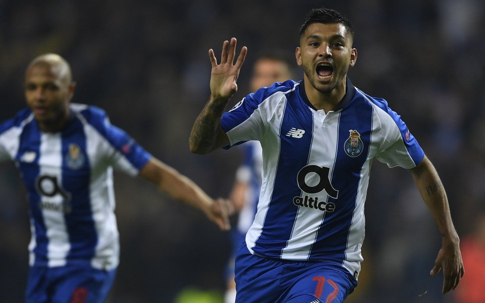 Футболистът на Порто Хесус Корона има вариант да напусне тима