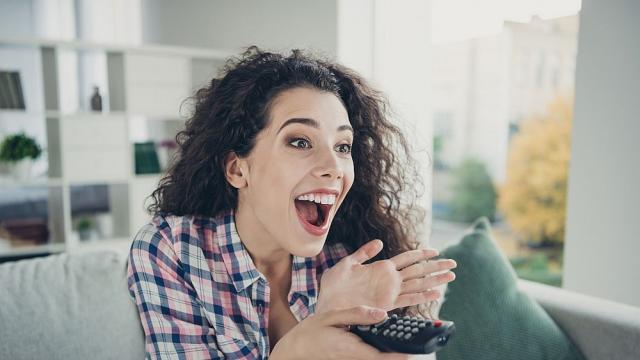 Лошото момче на турските сериали показа семейството си (ВИДЕО)