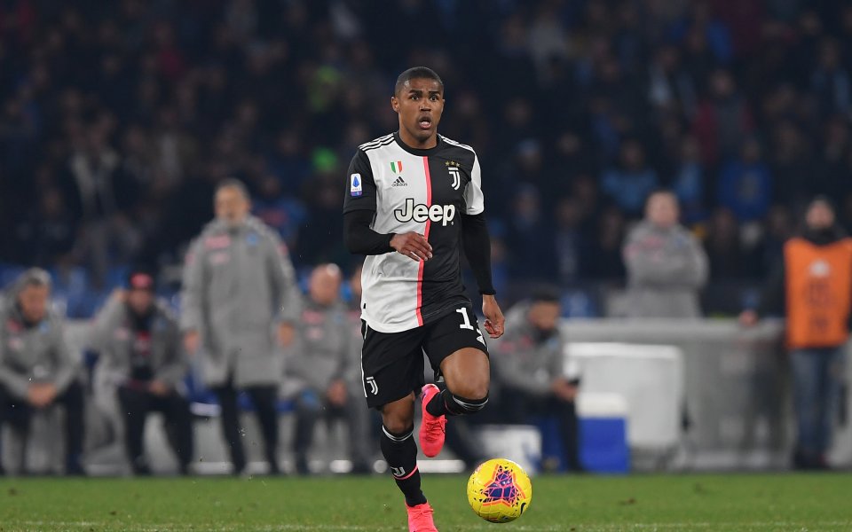 Крилото на Ювентус Дъглас Коща сподели, че вече не знае